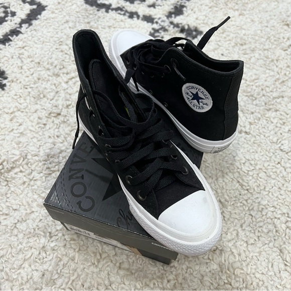 Chuck Taylor Converse - Picture 2 of 11